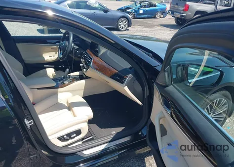 2020 BMW 530I xDrive z USA, uszkodzony, nr VIN WBAJR7C06LWW65577